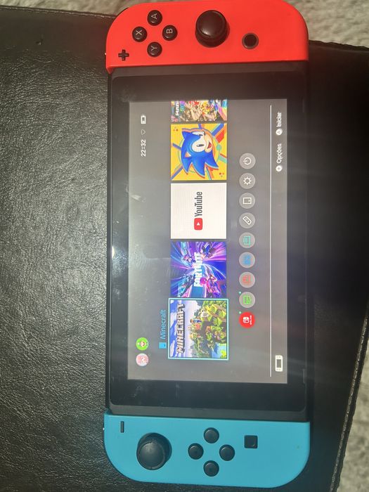 Nintendo Switch + 2 Jogos (Minecraft & Sonic Mania Plus)