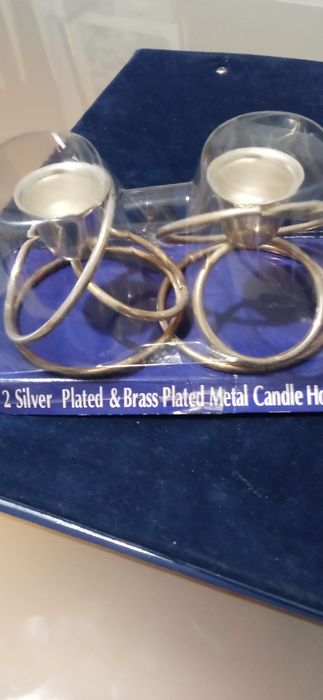 2 castiçais metálicos novos