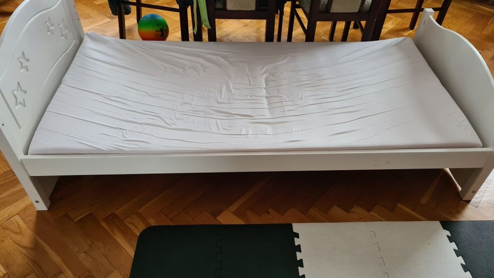 Sprzedam łóżko z materacem