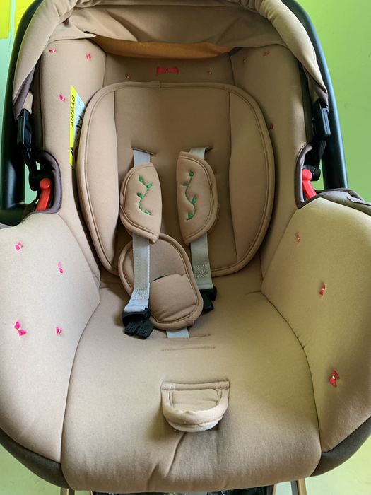 Carrinho de bebe 3 em 1 - como novo( apenas algumas semanas de uso