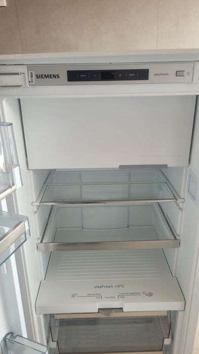 Вбудований холодильник Siemens висота 1.22