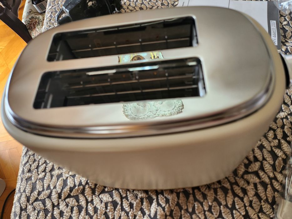 Toster z detalami imitujące drewno