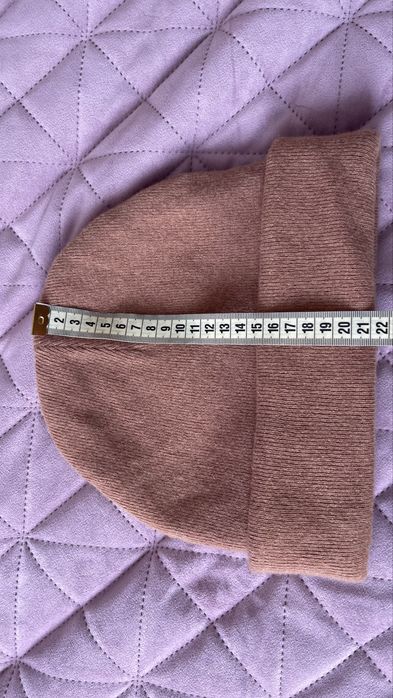 Шапка cos унісекс нюд, беж, базова, на зиму тепла