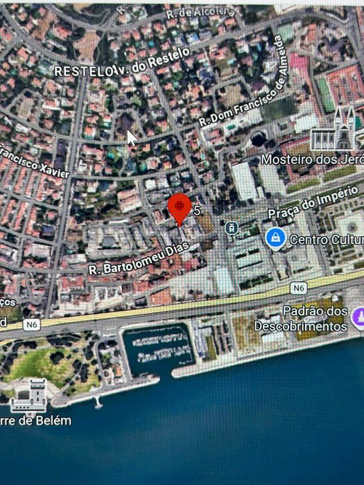 Escritório para arrendar em Belém num 1º Andar atrás do CCB