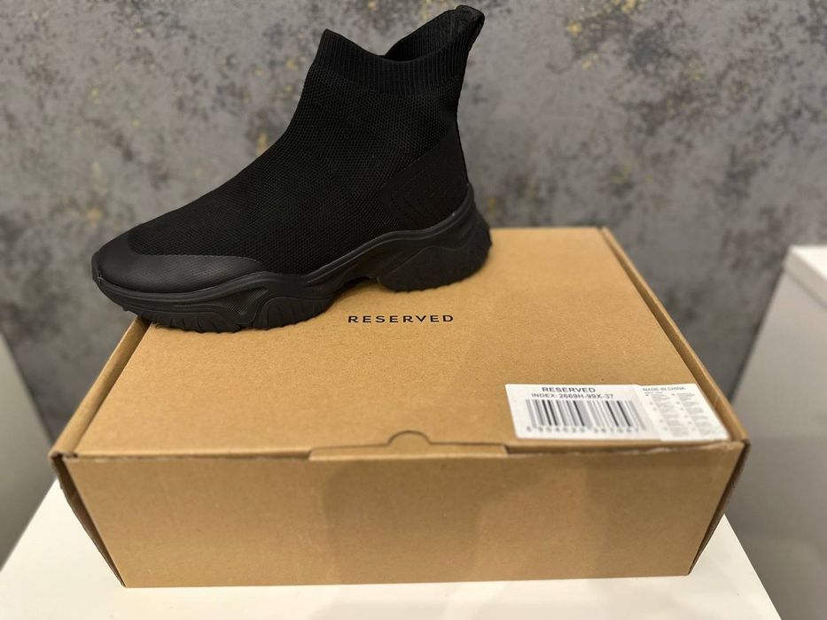 Продам кроссовки RESERVED