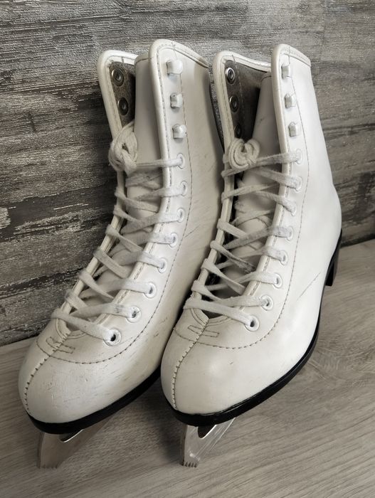 Продам коньки фигурные детские