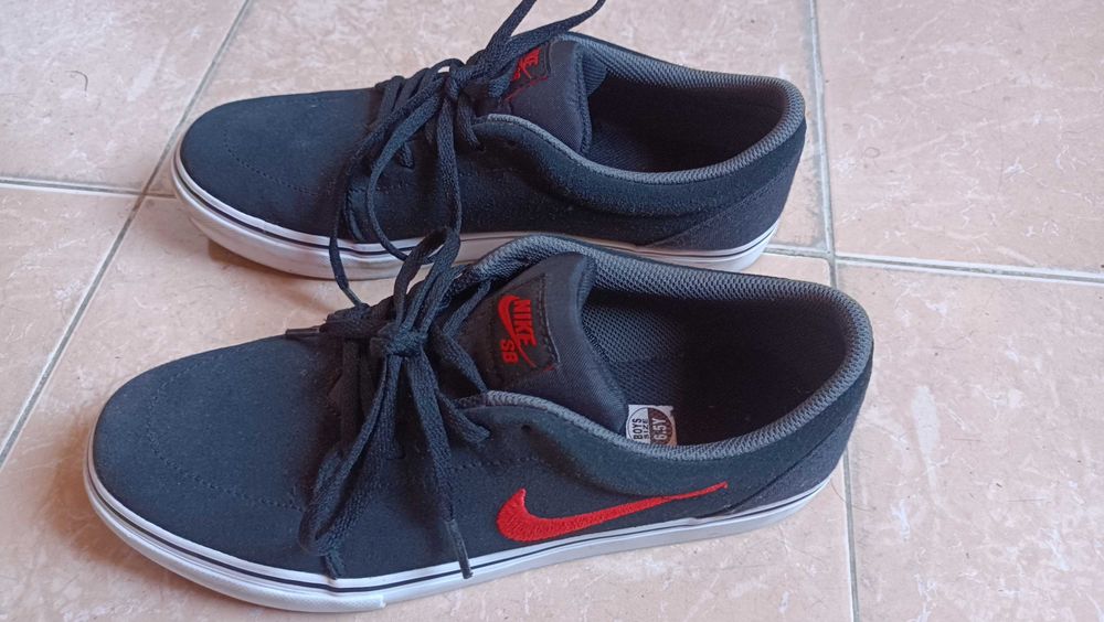Ténis NIKE Nº 39 como novos