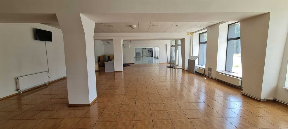 Продаж 790 кв.м. Фасадне приміщення та сто. вул. Космонавтів.