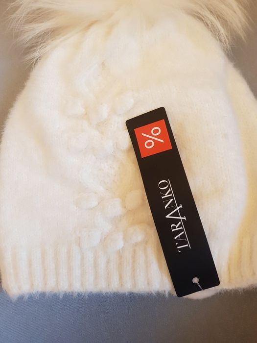 Biała czapka z kolekcji Taranko