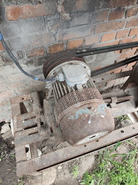 Млин для зерна та кукурудзи