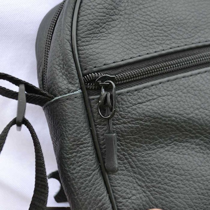 Качественная мужская сумка из натуральной кожи. Цвет: чёрный.