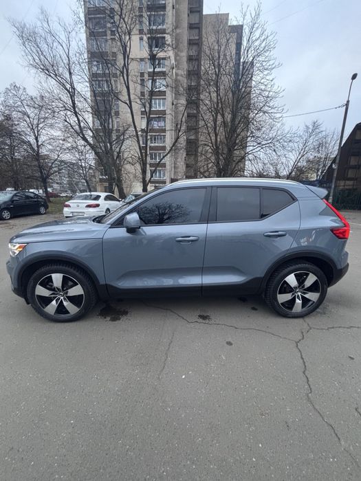 VOLVO XC40 T5 Momentum