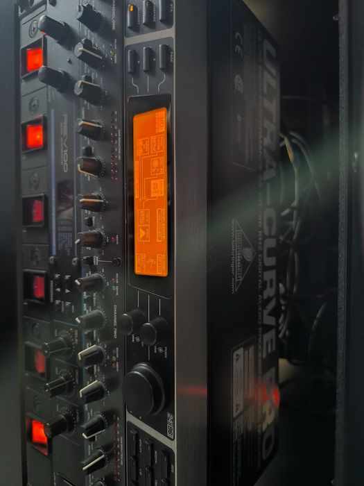 Behringer DEQ2496 Ultra-Curve Pro (LER ATENÇÃO - COM DEFEITO)