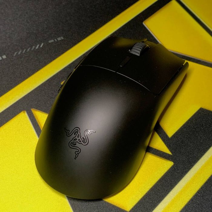 Продам мышку Razer viper  v3 hyperspeed  оригинал