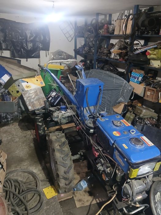 Мотоблок зубр 8 кс з інвентарем