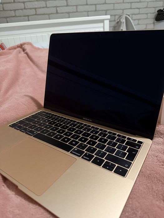 MacBook Air 13'' 2019- 8GB RAM/128GB SSD/Rose Gold- stan