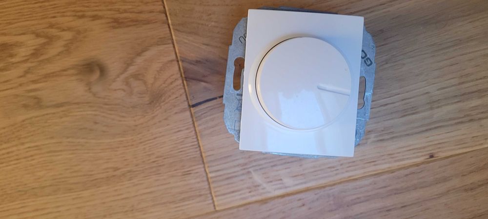 Ściemniacz obrotowy Regulator jasności biały z serii Onyx Abex