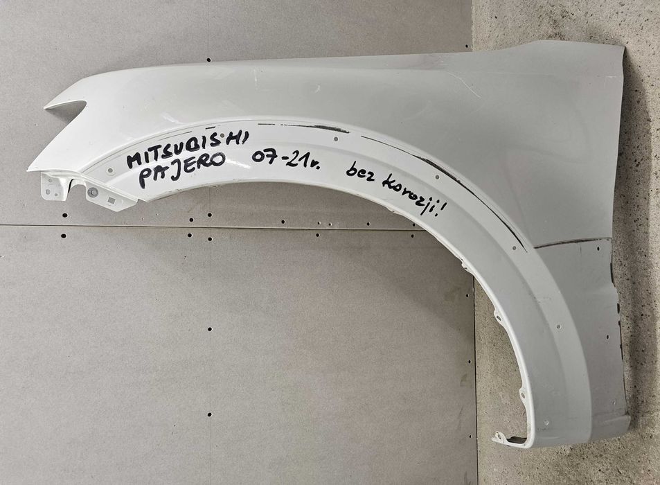 Mitsubishi Pajero IV błotnik przód przedni lewy 07-21r.