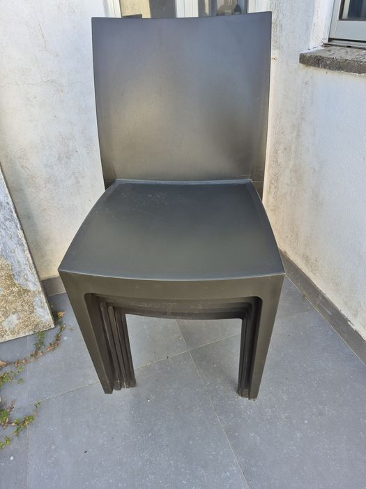 Cadeiras de jardim/restauração  + mesa