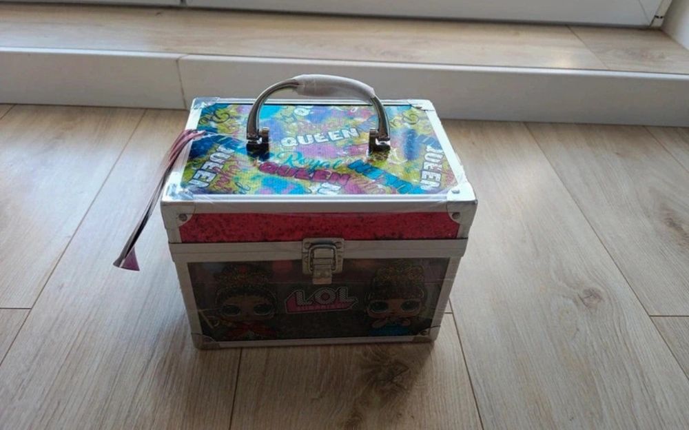Kuferek z kosmetykami L.O.L