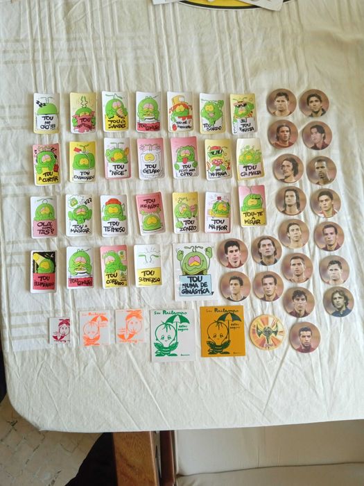 Autocolantes ; automóveis e cromos/brindes