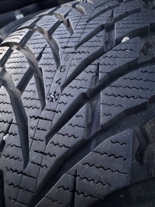 Шини 235 55 R18 Nokian, Зима, як нові