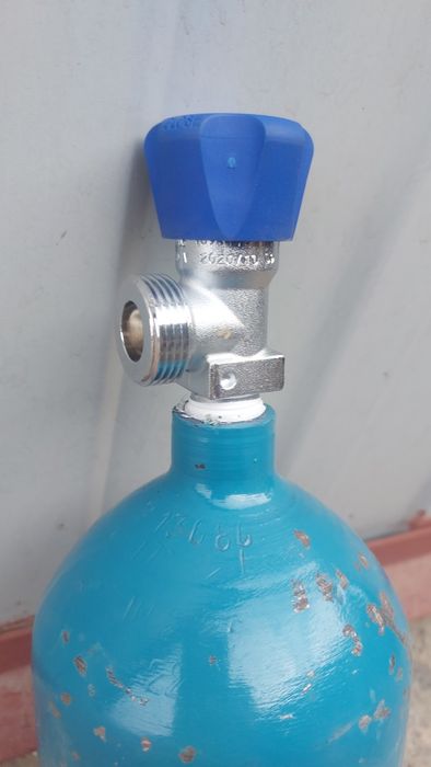 Баллон кислородный 2 литра.