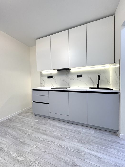 Сучасна квартира з новим ремонтом! Сертифікат ТАК! Прописаних Немає!!