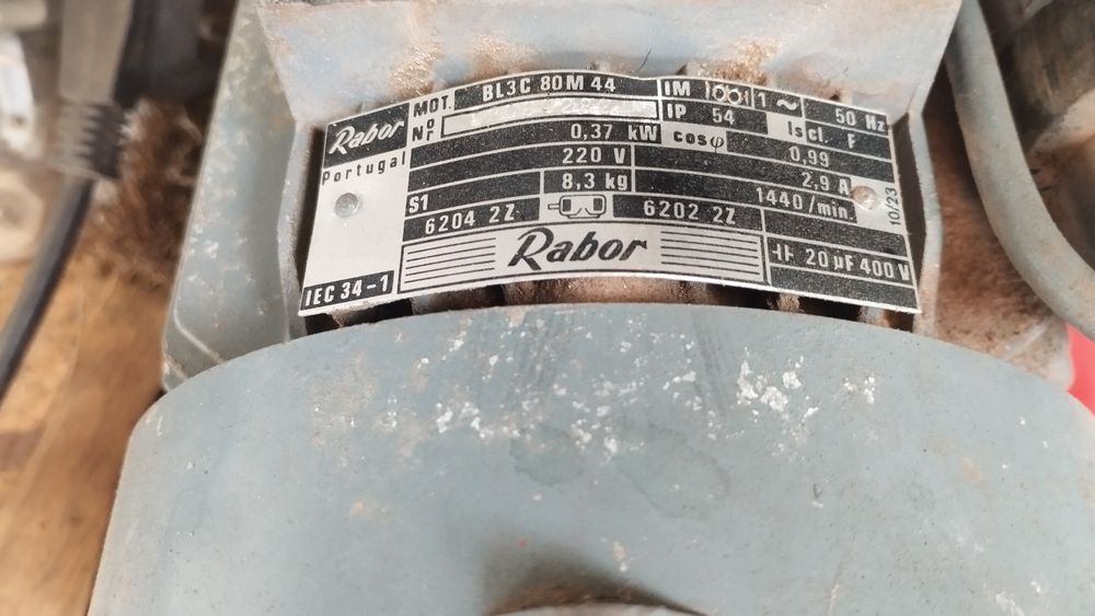 Motor elétrico Rabor com poli