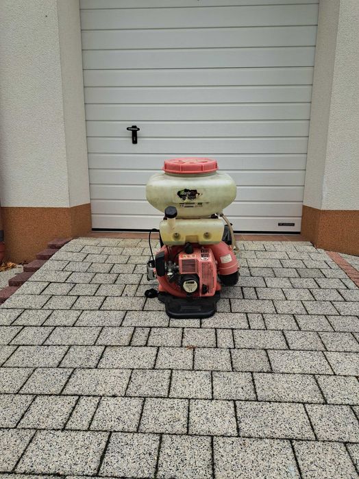 Kosa spalinowa Husqvarna i opryskiwacz ogrodowy