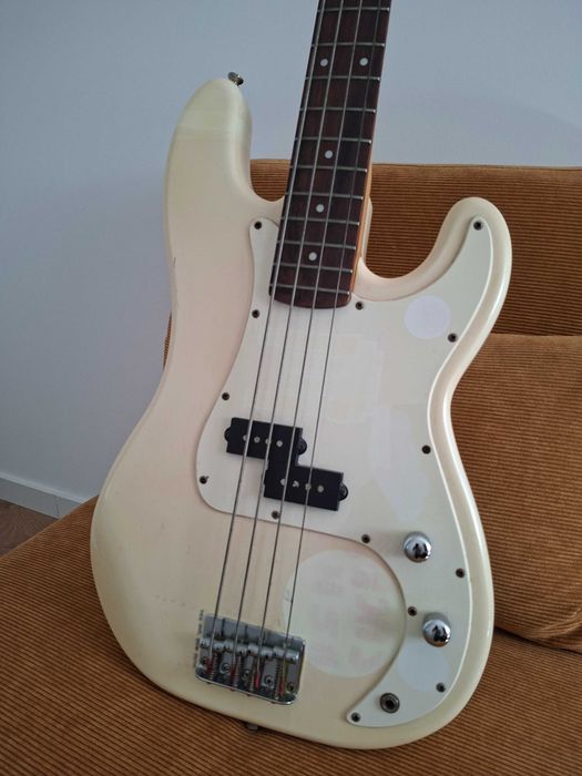 Baixo Squier P/Bass Affinity