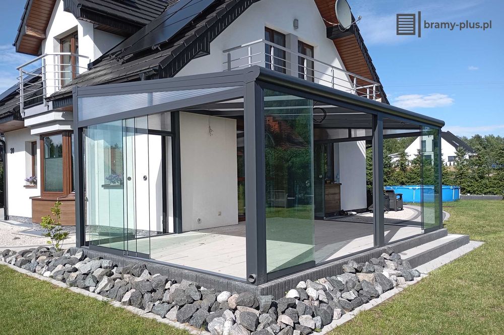 Zadaszenie tarasu aluminiowe, kremowe, białe, jasne, lamelowe, pergola