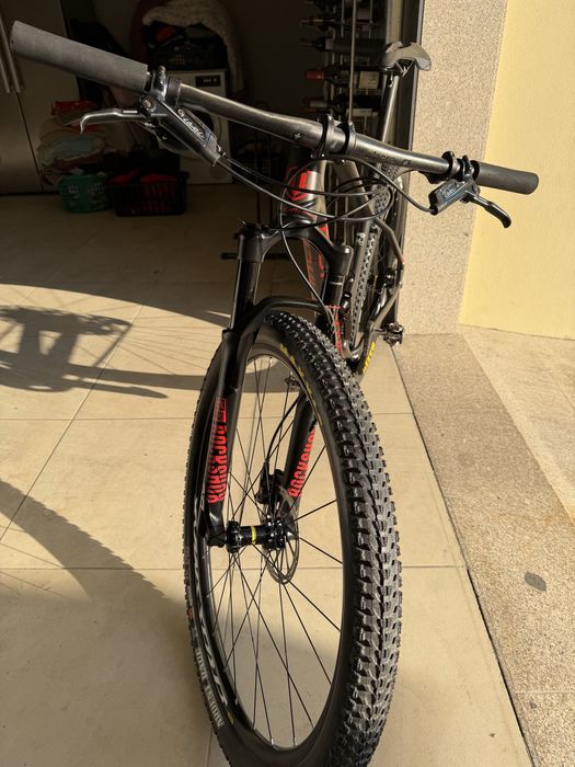 Bicicleta mondraker podium em carbono