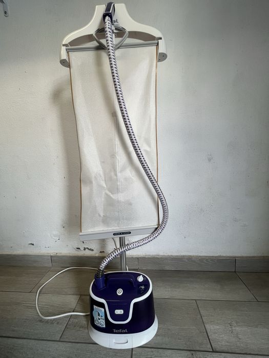 Vendo ferro a vapor vertical da Tefal como novo vendo por falta espaço