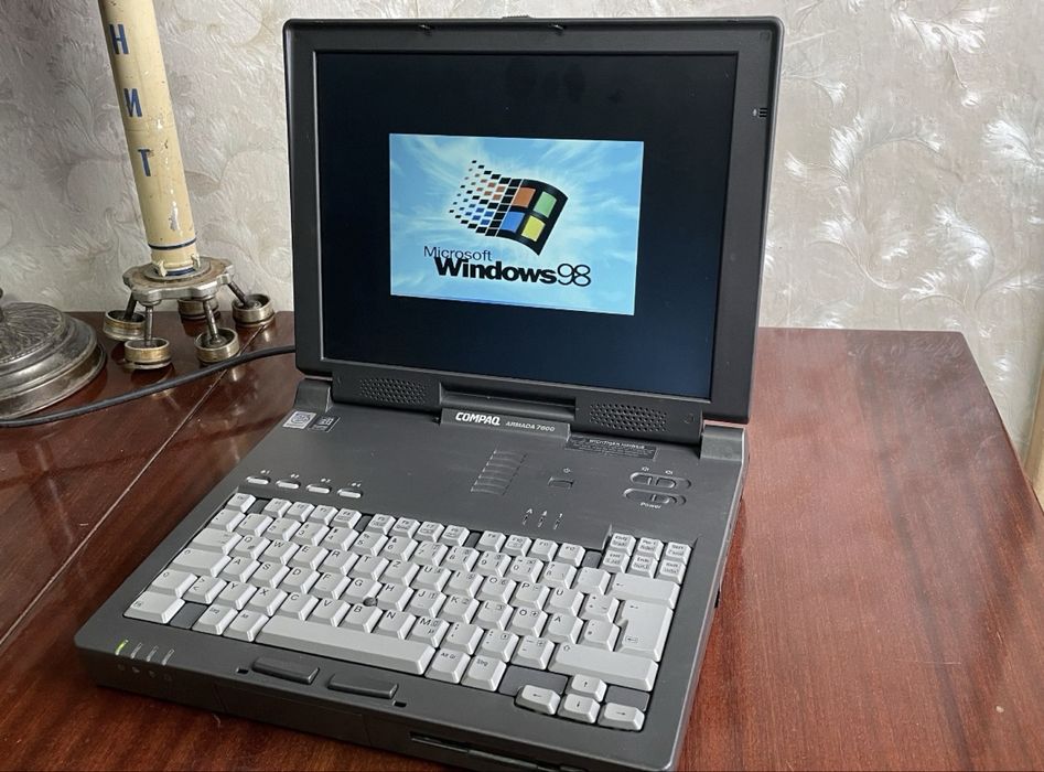 Ноутбук Compaq Armada 7800 Windows 98 Pentium 2 96 МВ ОЗУ вінтаж ретро laptop