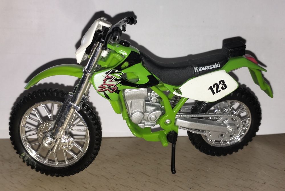Miniatura de motocross Maisto Kawasaki