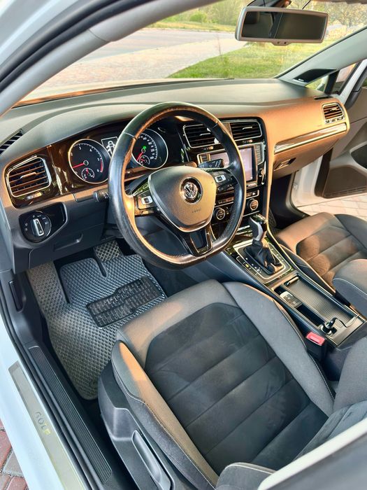 Продам Golf 7 2.0 TDI Highline Dynaudio