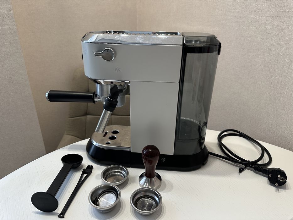 Кавоварка ріжкова Delonghi EC 685.W