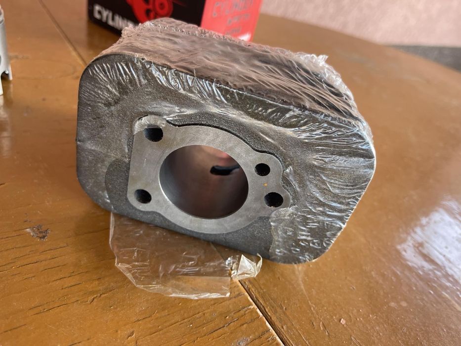 Продаю поршнева piaggio si bravo ciao