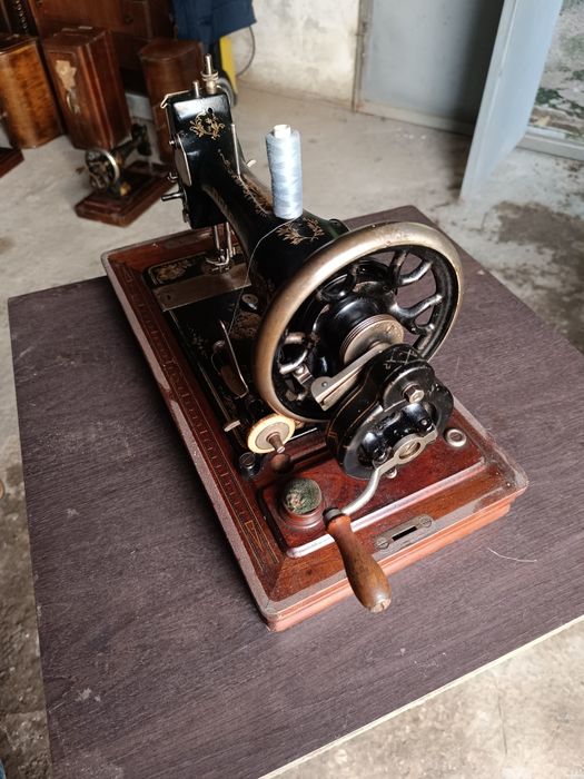 Máquina de Costura PFAFF antiga/ relíquia/ museu