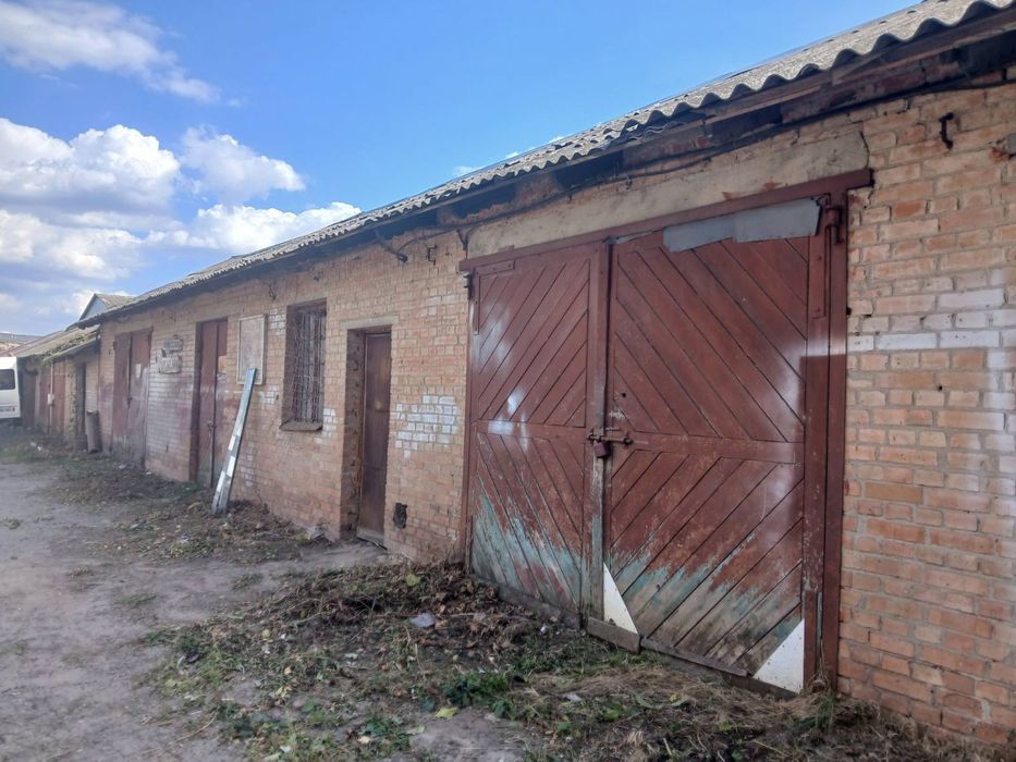 Продаж комплексу приміщень різного призначення.