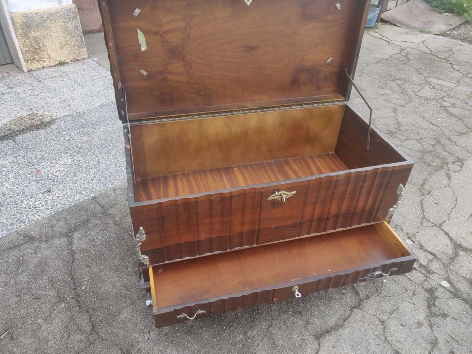 Baú de madeira antigo