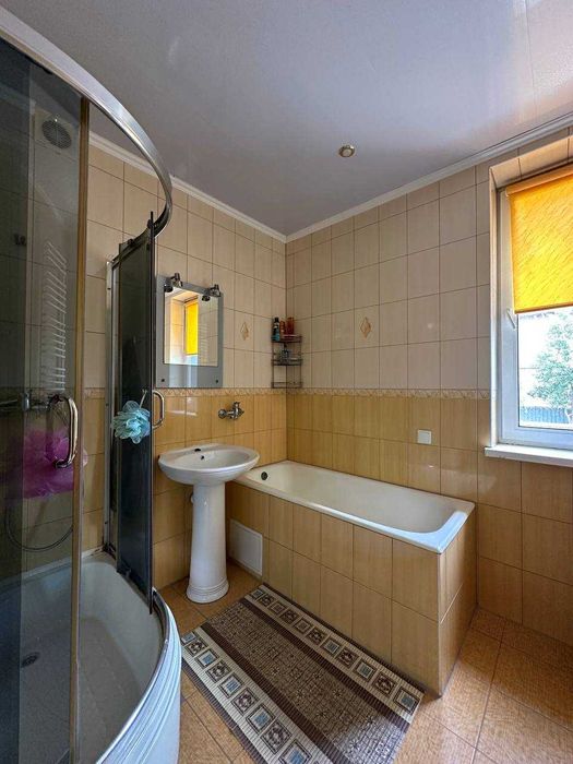продаж великого будинку Крихівці
