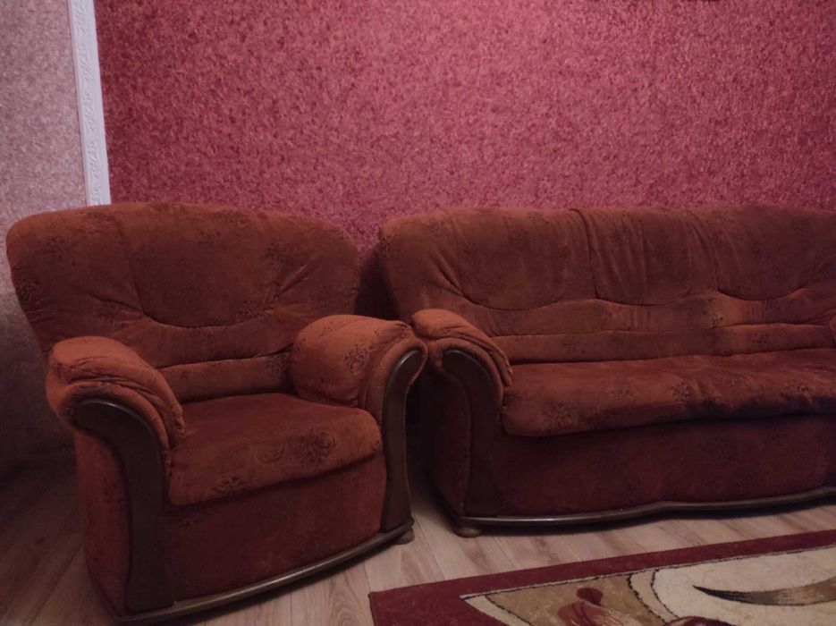 Розкладний диван з двома кріслами