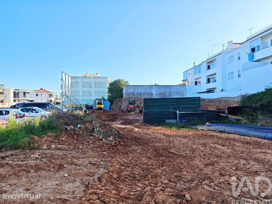 Apartamento T3 em Mexilhoeira Grande de 118,00 m2