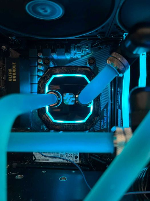 PC Gamer Ryzen 5 5600 + RX 5700XT — watercooling custom, caixa Lian Li Dan (ITX)