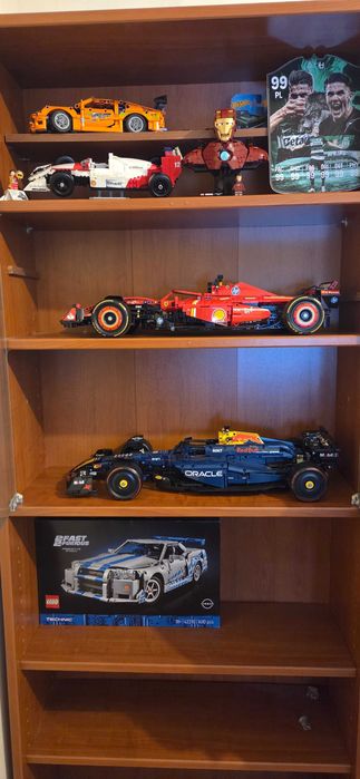 Estante com Portas de Vidro