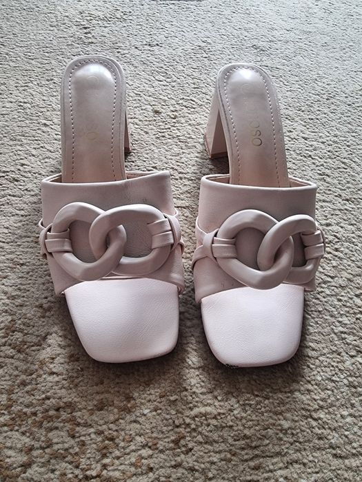 Женские шлепанцы