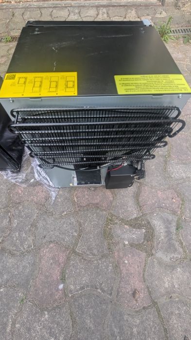 Mini lodówka uszkodzona do naprawy
