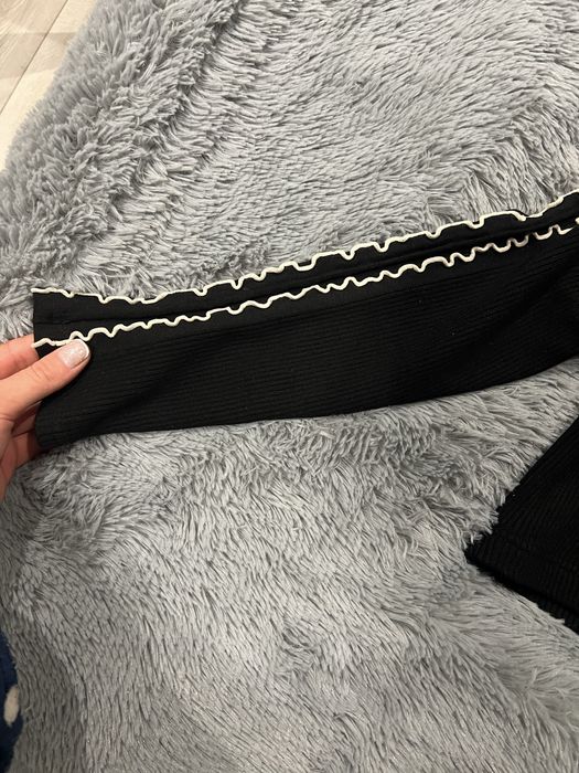 Ковтинка з вирізом на плечах